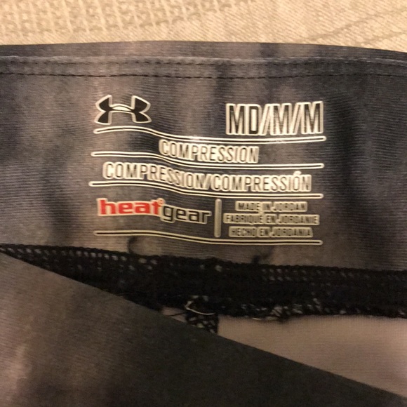 Under Armour Heat Gear 3/4 Legginngs - Picture 3 of 4